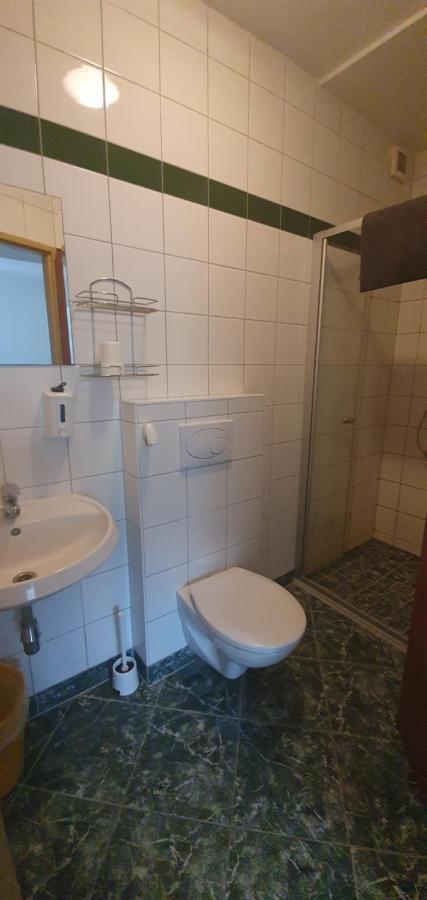 Hotel Pod Vinici Mikulov Esterno foto