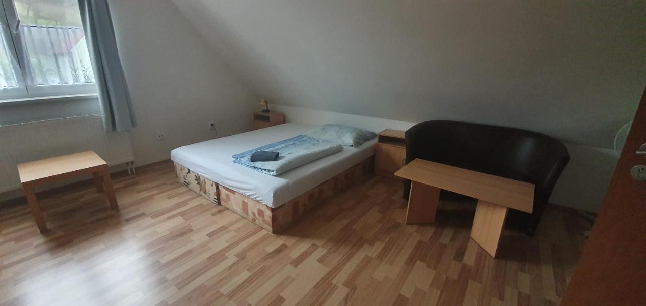 Hotel Pod Vinici Mikulov Esterno foto
