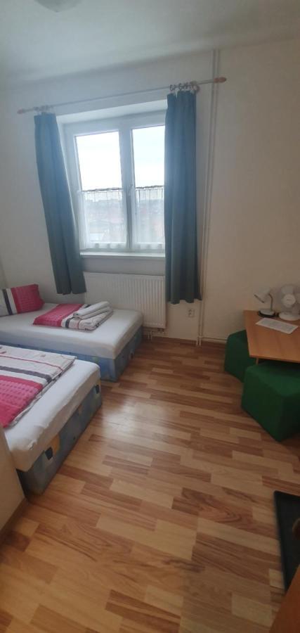 Hotel Pod Vinici Mikulov Esterno foto