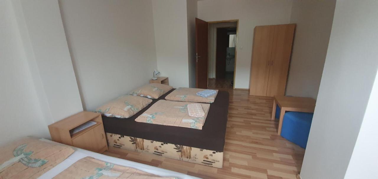 Hotel Pod Vinici Mikulov Esterno foto