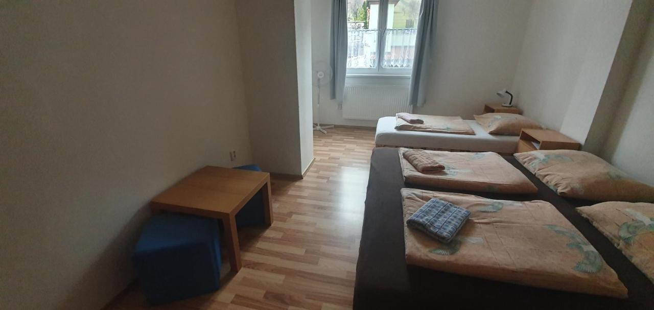 Hotel Pod Vinici Mikulov Esterno foto